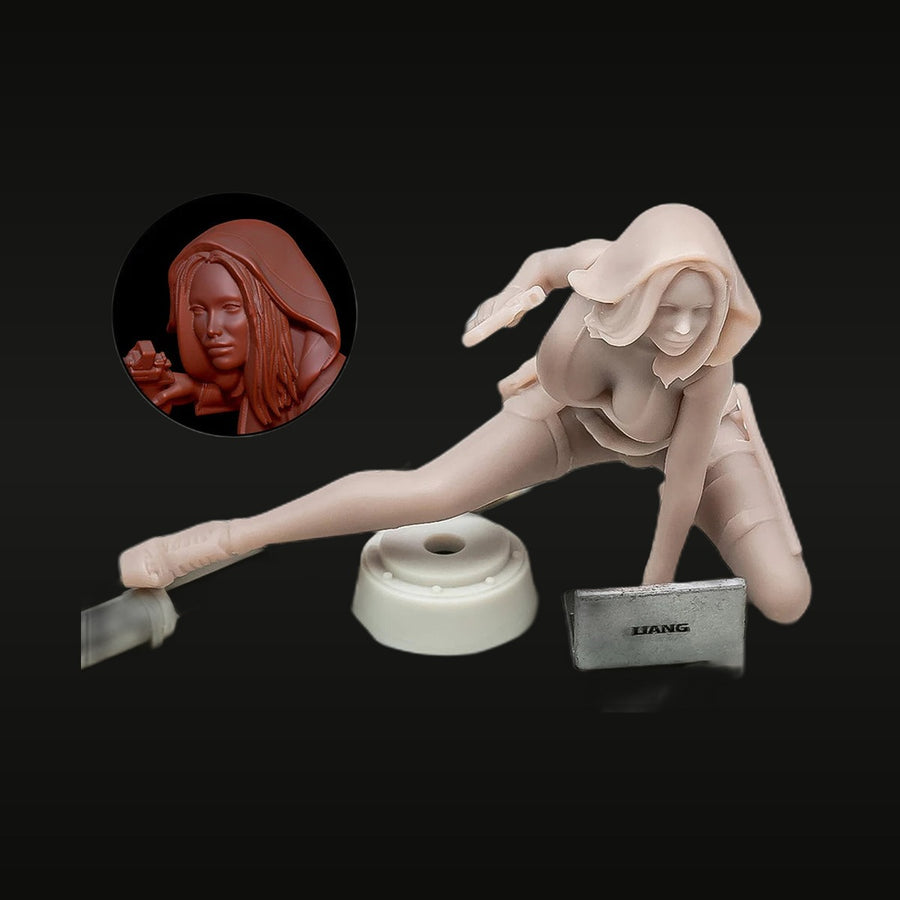 Fantasy Female Warrior with Hooded Cloak 1/35 Resin Figure Kit - unpainted resin model kit