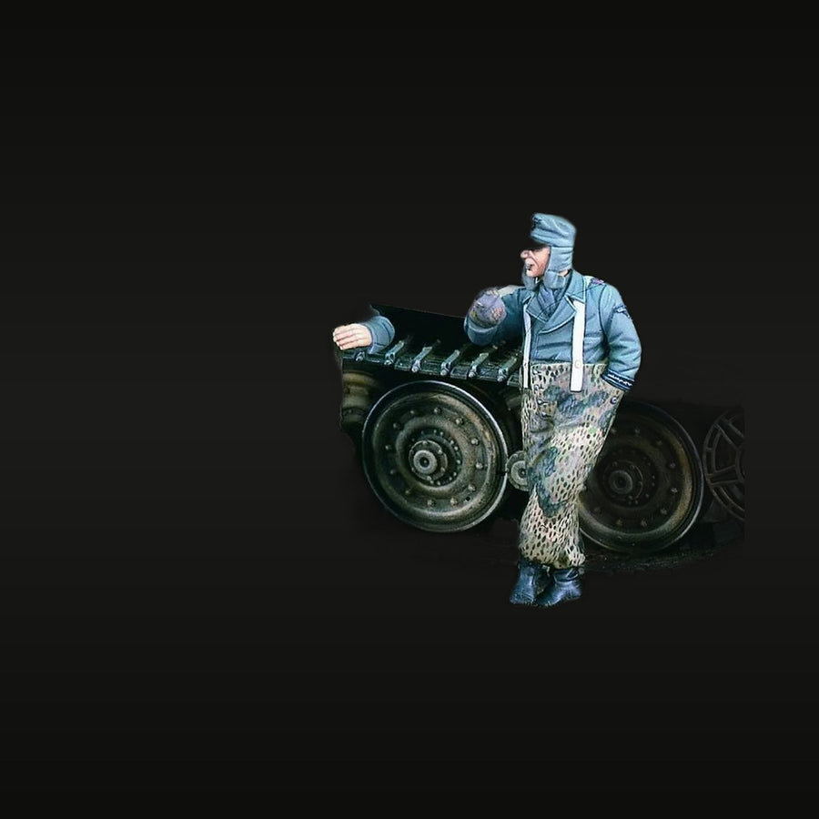 WWII German Panzer Crew Member Winter 1/35 Resin Figure Kit - unpainted resin model kit