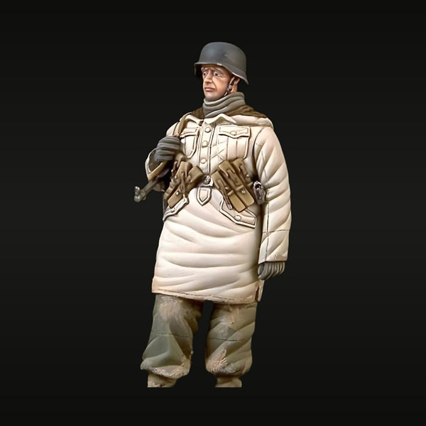WWI German Soldier Winter Overcoat with Rifle 1/35 Resin Figure Kit