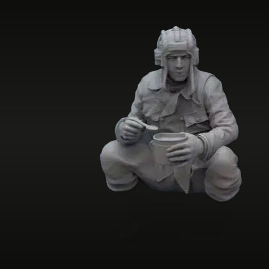 WWII Soviet Tankman Winter Uniform Squatting 1/35 Resin Figure Kit - unpainted resin model kit