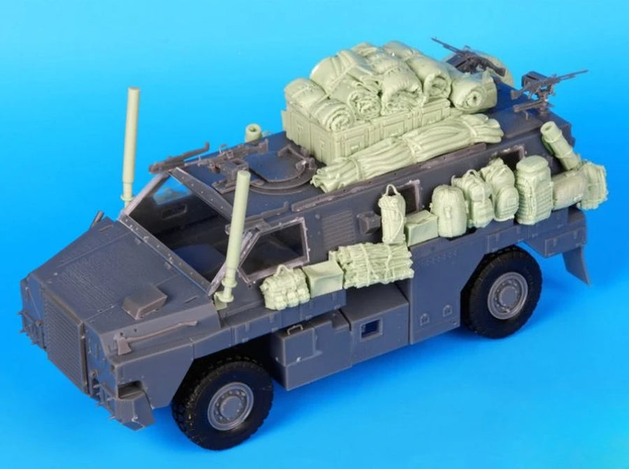Modern Military Rucksack and Gear Accessories 1/35 Resin Kit - resin model view 3