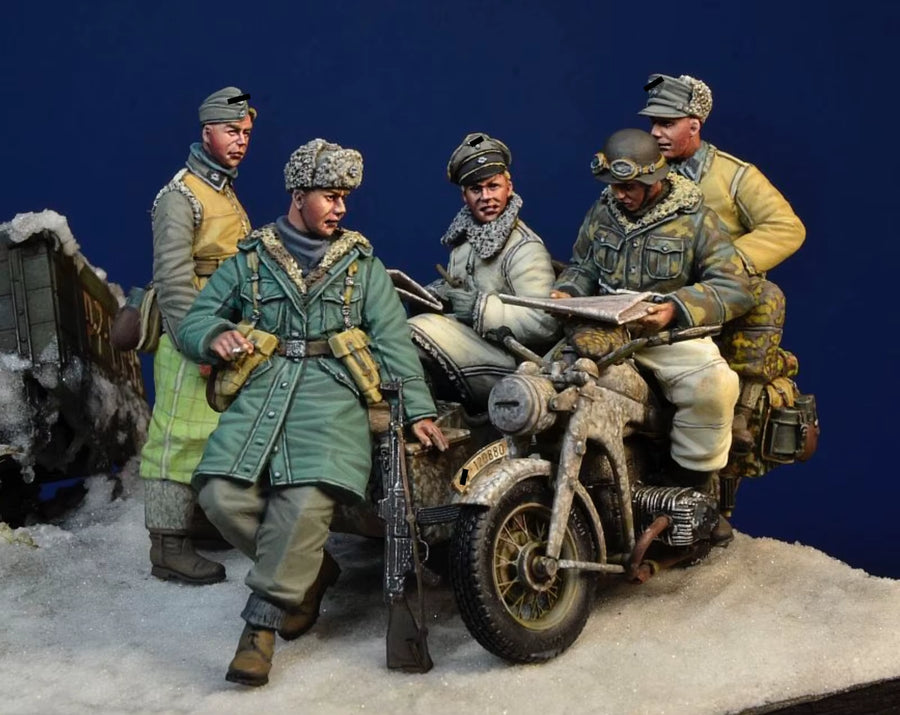 WWII German Motorcycle Scout Squad with Map 1/35 Resin Diorama Kit - resin model view 2