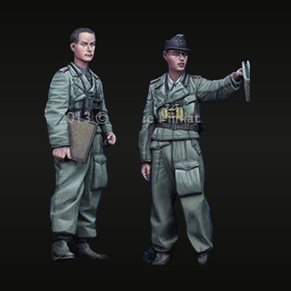 WWII German Infantry Officers with Map and Binoculars 1/35 Resin Figure Set