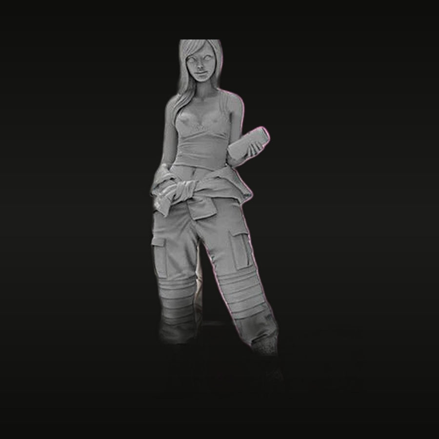 Aaliyah Action Girl 1/35 Scale Resin Figure Kit - unpainted resin model kit