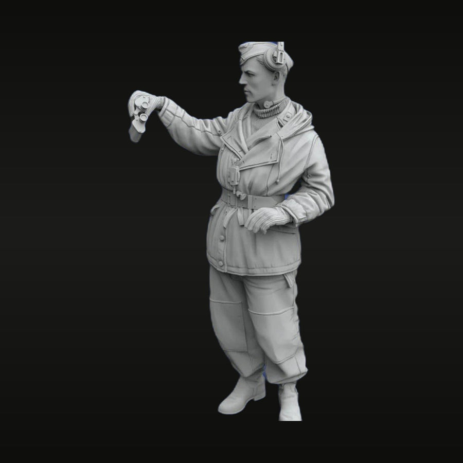 WWII German Tank Officer Winter Uniform with Binoculars 1/35 Resin Figure Kit - unpainted resin model kit