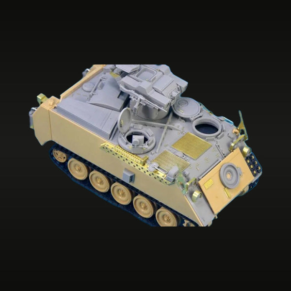 Modern US M113 Armored Personnel Carrier 1/35 Resin Vehicle Kit