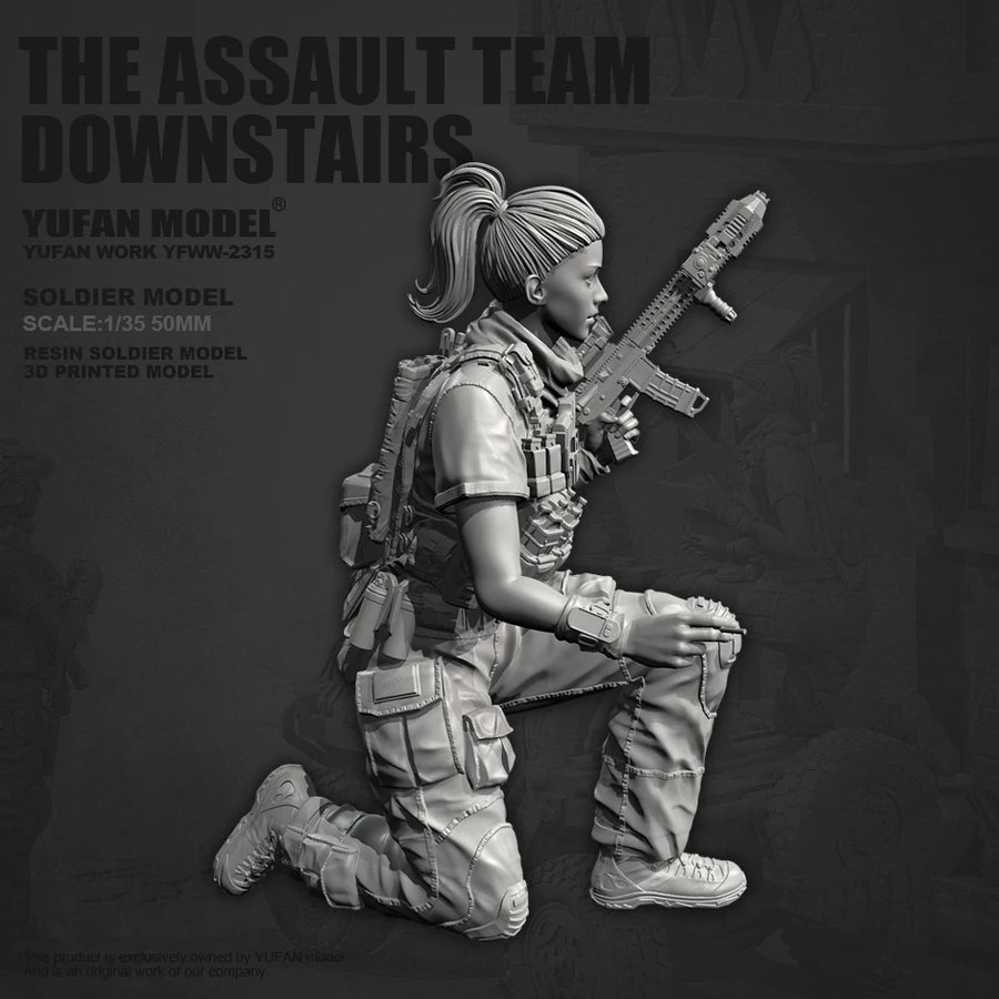 Modern Female Special Forces Operator with Assault Rifle 1/35 Resin Figure Kit - resin model view 4