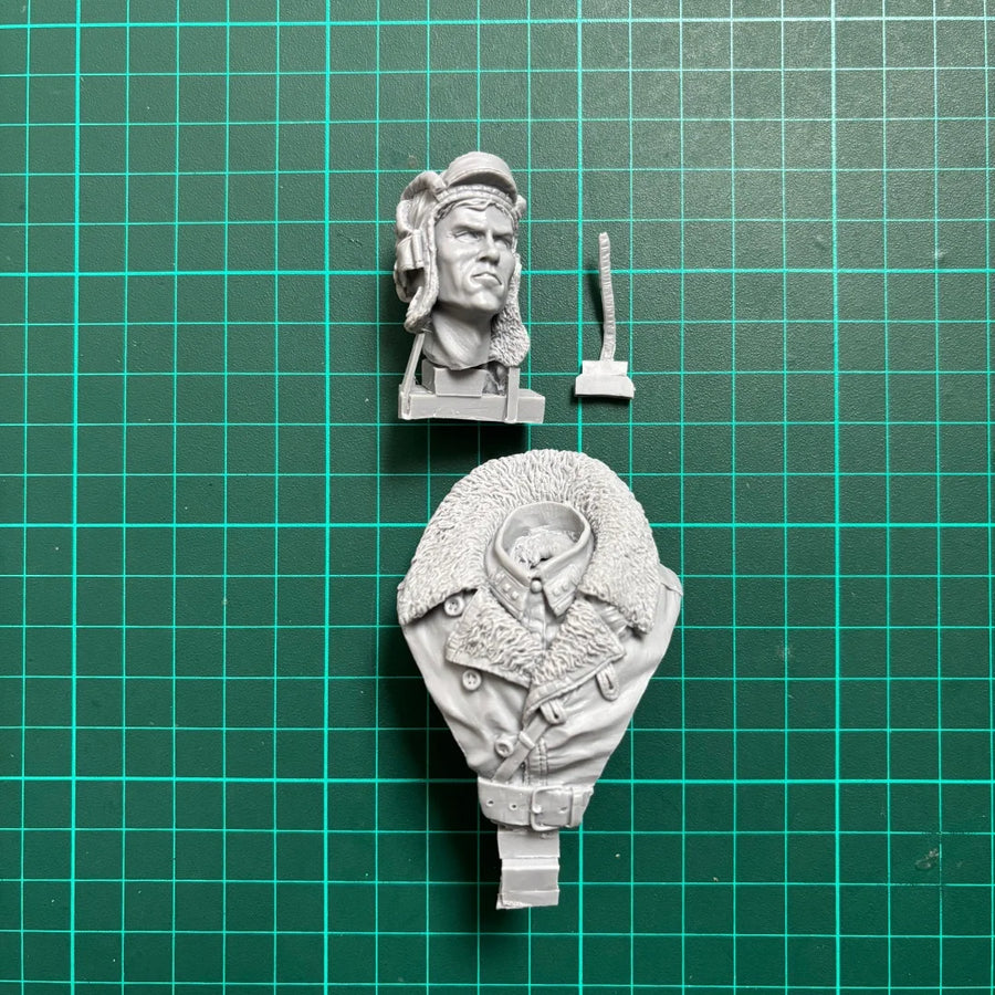 1/10 Scale Resin Unpainted Model Kit, Military Theme, Bust of a WWII Russian Tank Crewman, Unassembled and Unpainted GK