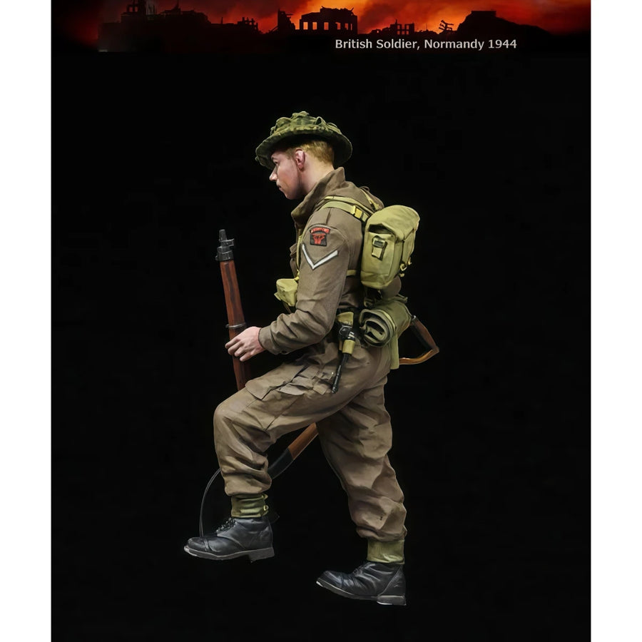 WWII British Infantryman Lee-Enfield with Entrenching Tool 1/35 Resin Figure Kit - resin model view 4