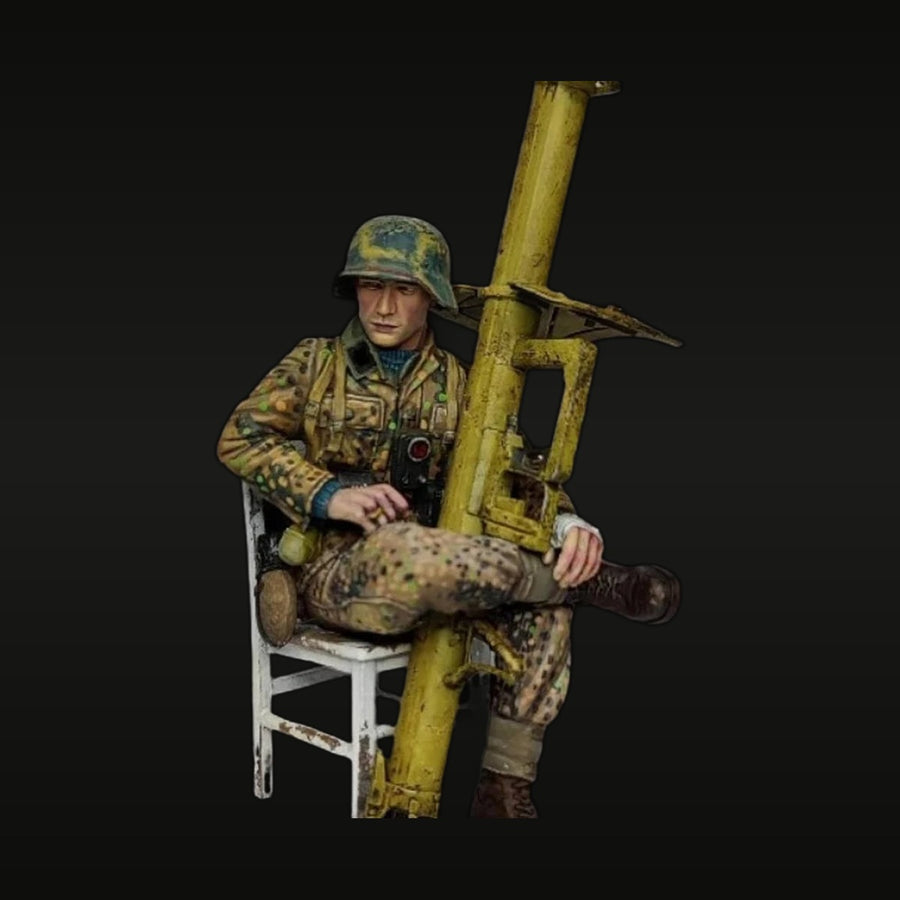 WWII German MG42 Tripod Gunner Splinter Camo 1/16 Resin Figure Kit - unpainted resin model kit