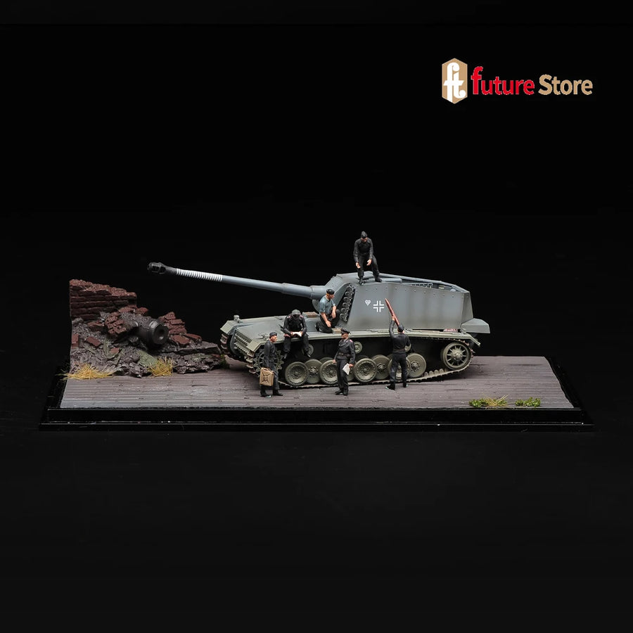 WWII German Wehrmacht Soldier with Suitcase 1/72 Resin Figure - resin model view 3