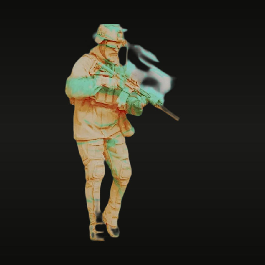 Modern US Soldier with M4 Carbine Desert Camo 1/16 Resin Figure Kit - unpainted resin model kit