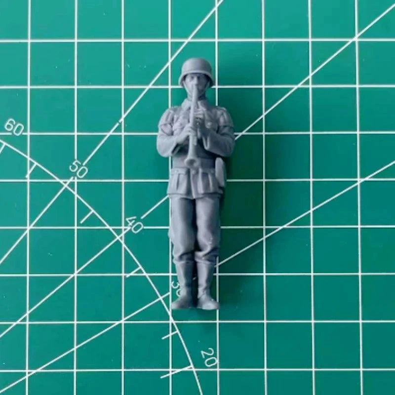 1/35 Scale Die-Cast Resin Figure Model Kit WWII German Military Band Member Unassembled and Unpainted
