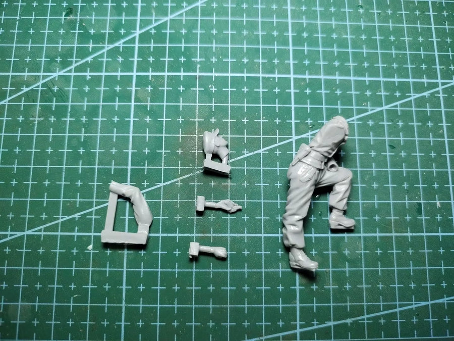 1/35 Resin Model Figure Gk，Germany Soldier , Unassembled and Unpainted Kit