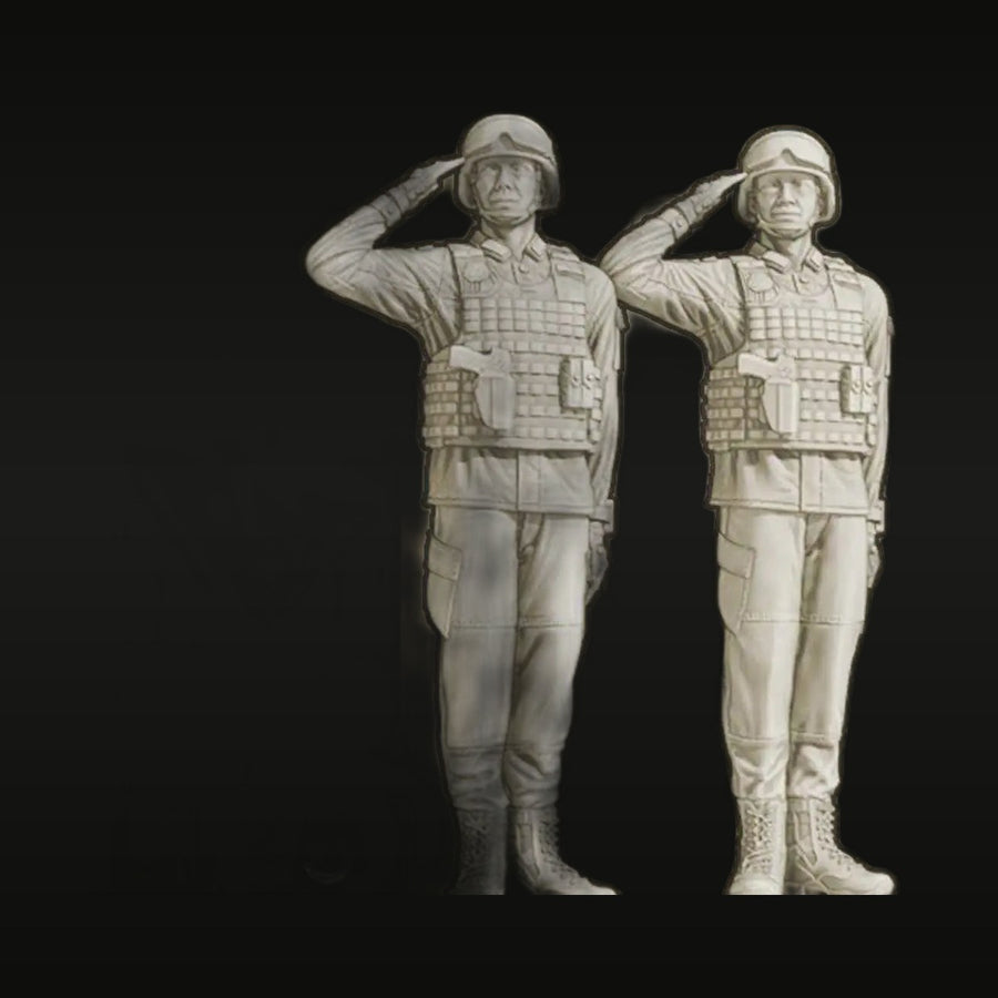 Modern Soldier Saluting Pose 2-Figure Set 1/35 Resin Kit - unpainted resin model kit