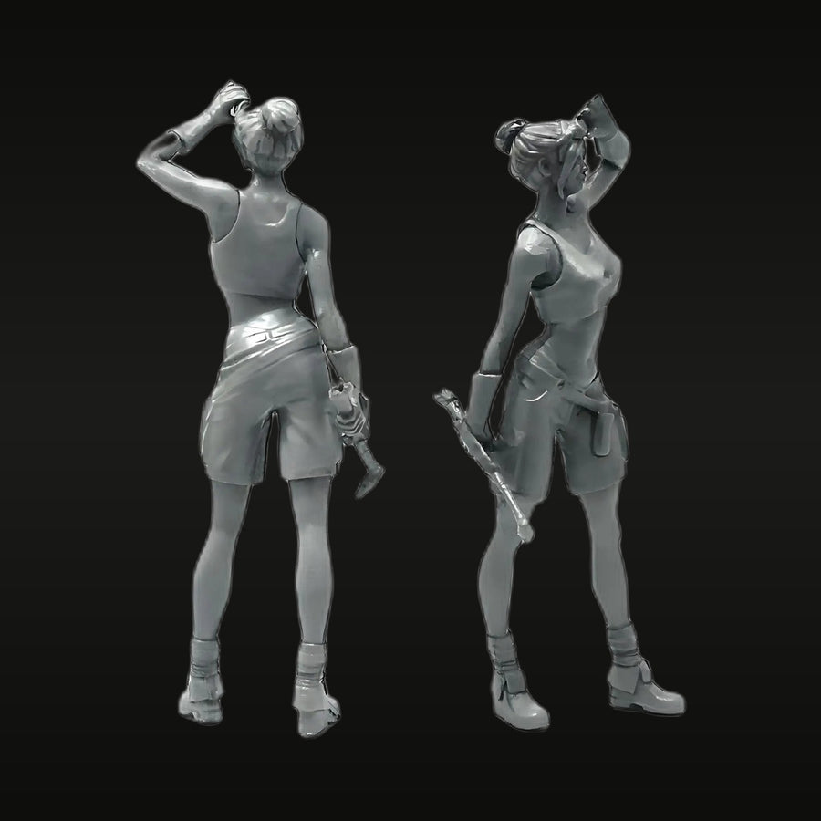 Survivor Female Action Hero with Axe 1/35 Resin Figure Kit - unpainted resin model kit