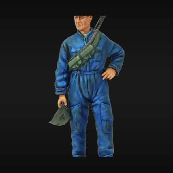 WWII Soviet Soldier with Entrenching Tool 1/35 Resin Figure Kit