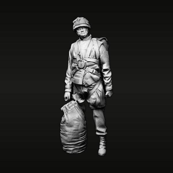 WWII British Paratrooper with Equipment Bag 1/16 Resin Figure Kit