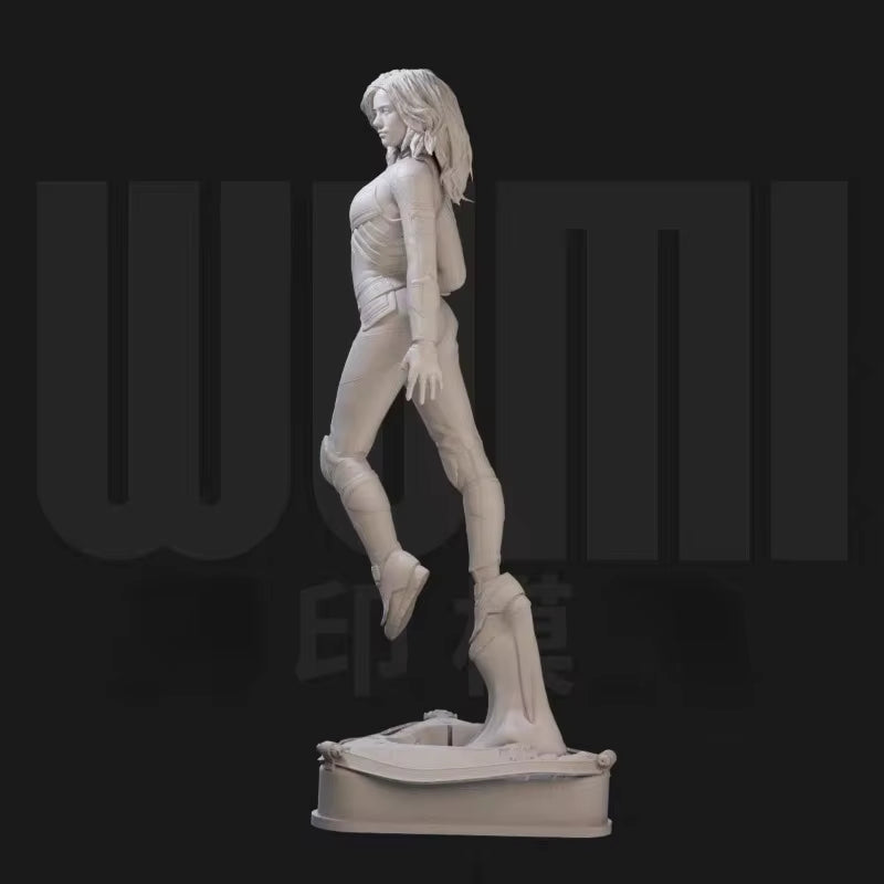 Sci-Fi Female Pilot with Futuristic Helmet 1/24 Resin Figure Kit - resin model view 4