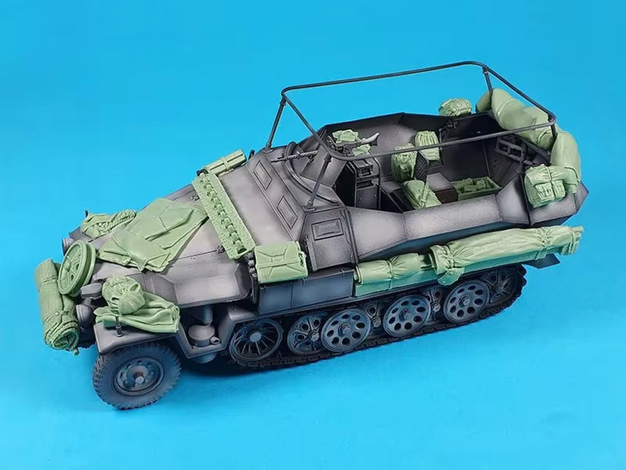 WWII German Sd.Kfz.251 Halftrack with Stowage 1/35 Resin Vehicle Kit - resin model view 5