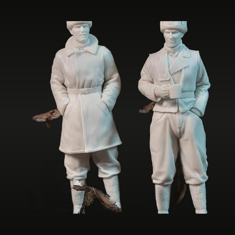WWII German Tank Officer Winter Greatcoat Set 1/35 Resin Figure Kit - unpainted resin model kit