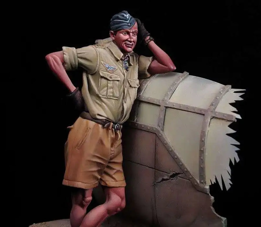WWII German Luftwaffe Pilot Tropical Uniform Figure 90mm Resin Kit - resin model view 2