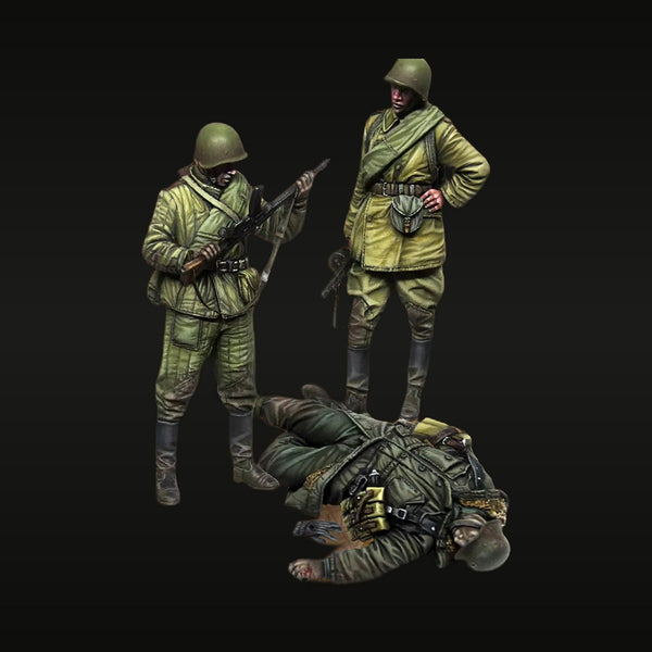WWII Soviet Soldiers and Fallen German 1/35 Resin Figure Set