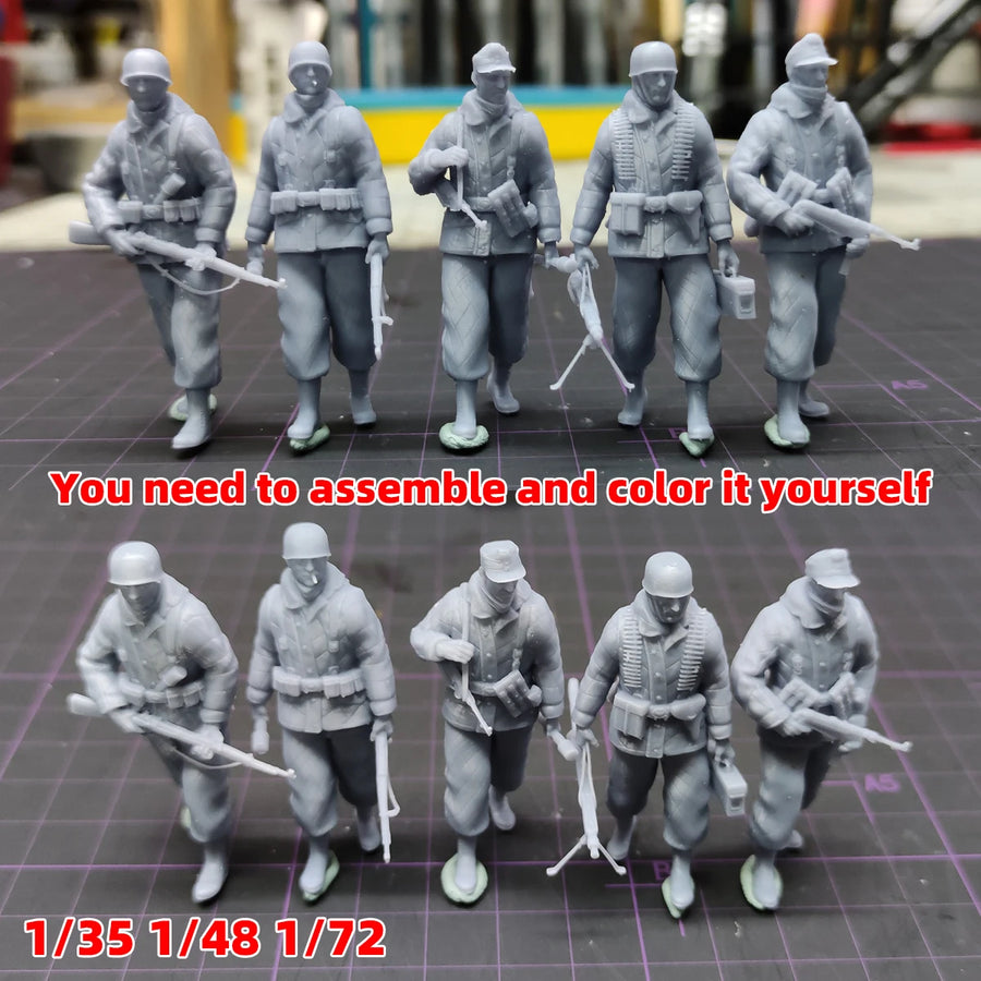 WWII German Fallschirmjäger Squad 5-Figure Set 1/72 Resin Kit - resin model view 3