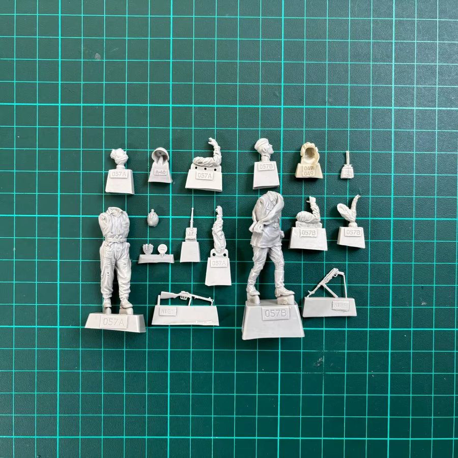 1/35 Resin Unpainted Model Kit, Military Theme, WWII Soviet Infantry and Tank Crew Unassembled and Unpainted GK
