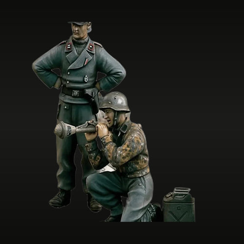 WWII German Anti-Tank Soldier 1/35 Resin Figure Kit with Officer
