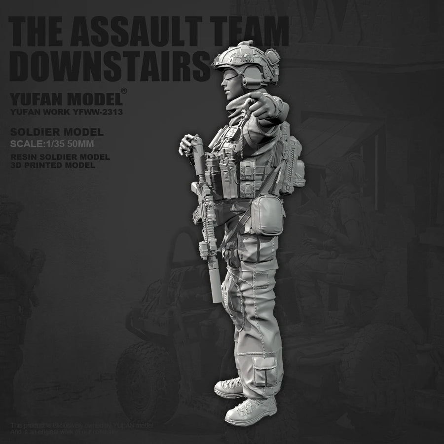Modern US Special Forces Operator Pointing M4 1/35 Resin Figure Kit - resin model view 3