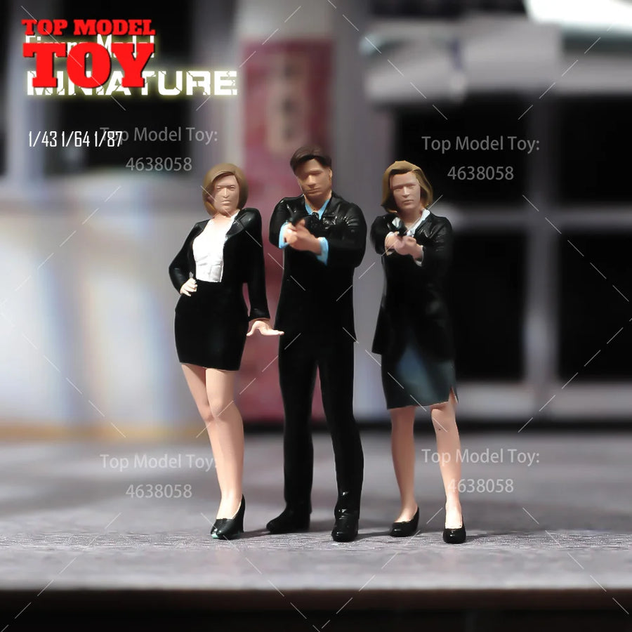 Modern FBI Agents Male & Female Business Suit 1/35 Resin Figure Set - resin model view 2