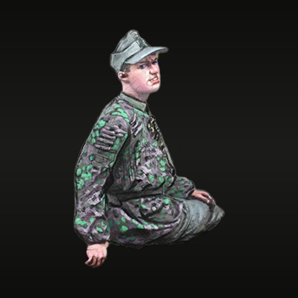 WWII German Soldier Splinter Camo Crouching 1/35 Resin Figure Kit