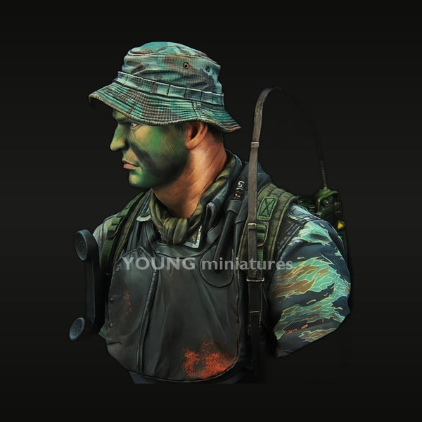 Vietnam War Era Operator with Tiger-Stripe Camo 1/10 Resin Bust Kit
