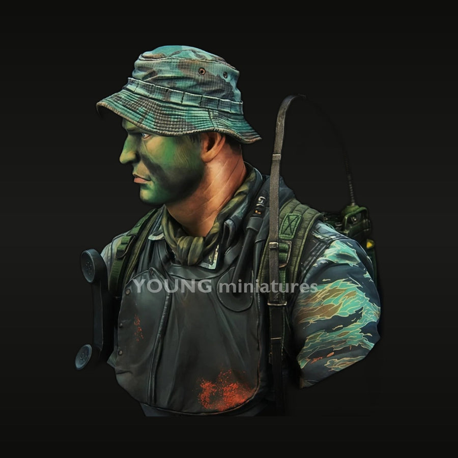 Vietnam War Era Operator with Tiger-Stripe Camo 1/10 Resin Bust Kit - unpainted resin model kit