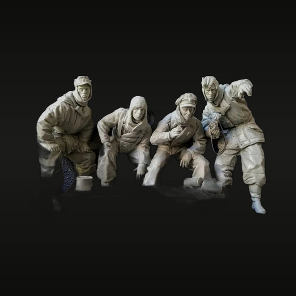 WWII Soviet Tank Crew Winter Uniforms 4-Figure Set 1/16 Resin Kit