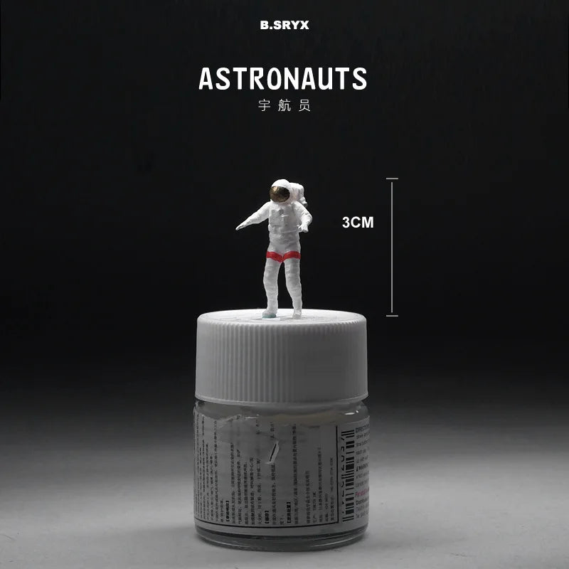 1/64 Miniature Figure Lunar Astronaut Mini Doll Model Figurine DIY Creative Sandtable Photography Props Display Decoration