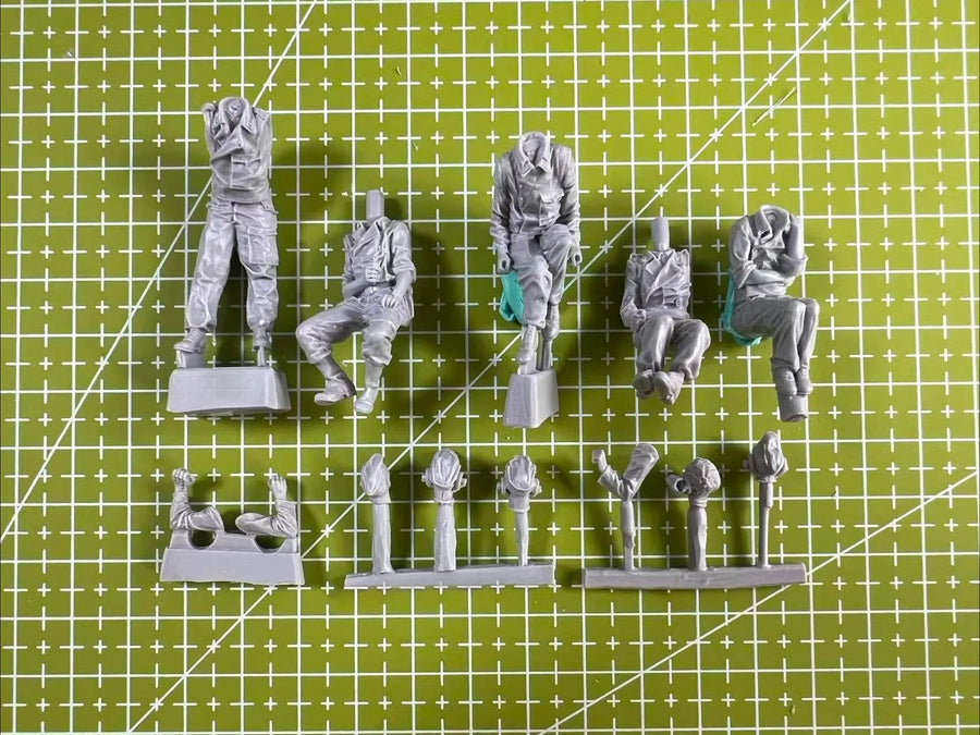 WWII German Tank Crew 5-Figure Set 1/35 Resin Kit - resin model view 3