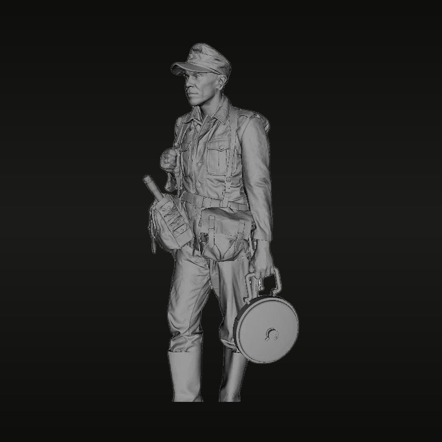 WWII German Tropical Soldier with Field Cap Afrika Korps / DAK 1/35 Resin Figure Kit - unpainted resin model kit