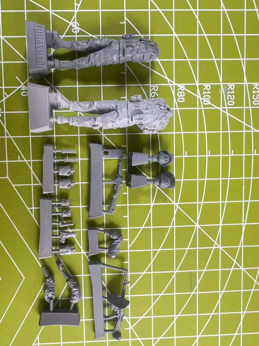 1: 35 Resin Model Special Forces Soldier 2-Person Scene Model Toy Unpainted