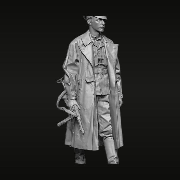 WWI German Officer with Pickelhaube & Greatcoat 1/35 Resin Figure Kit