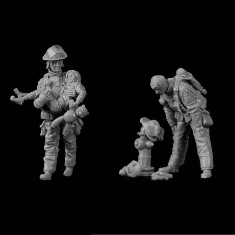 Modern Firefighter Rescue Team 2-Figure Set with Fire Hydrant 1/35 Resin Kit - resin model view 2