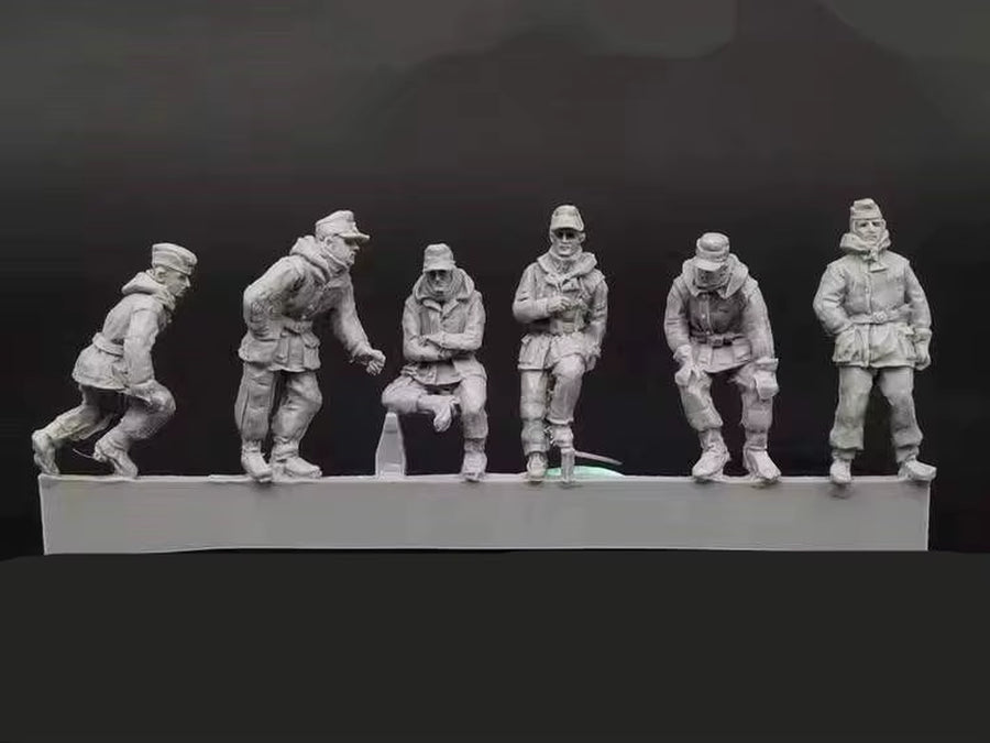 WWII German Winter Infantry Set 6 Figures 1/72 Resin Kit - resin model view 2