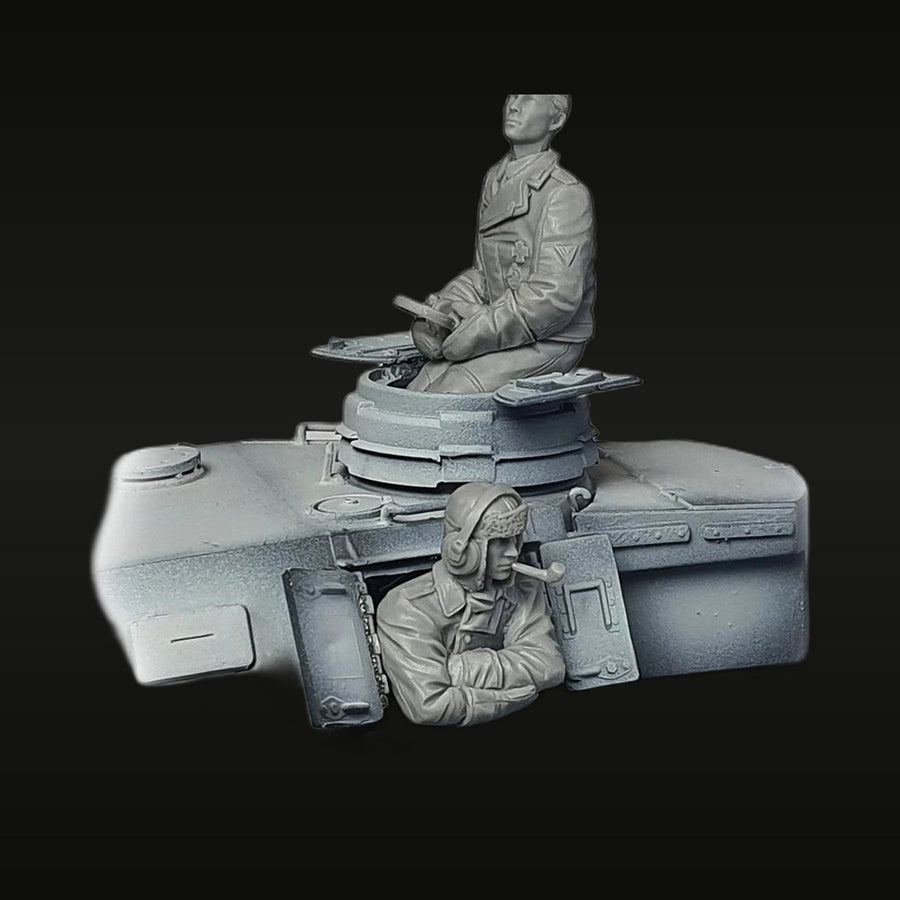WWII German Tank Crew on Turret Base 1/35 Resin Diorama Kit - unpainted resin model kit