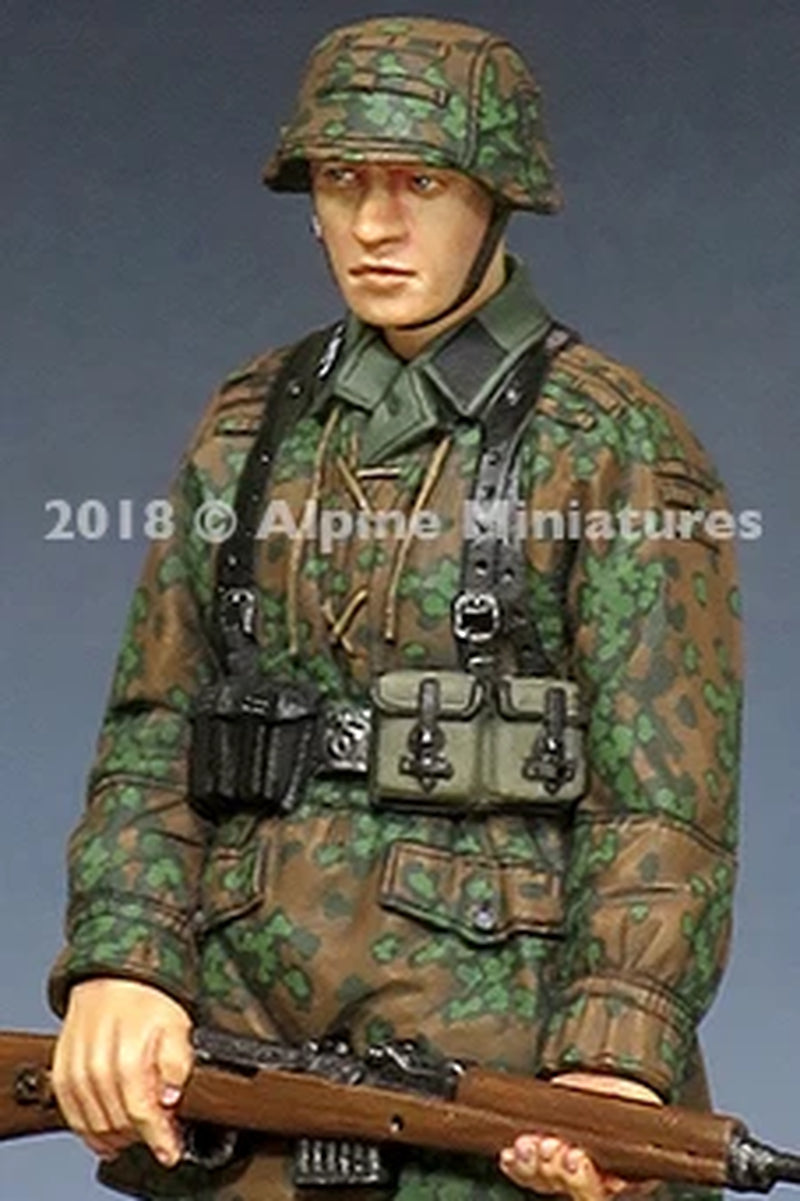 WWII German Grenadier Splinter Camo with K98 Rifle 1/35 Resin Figure - resin model view 2