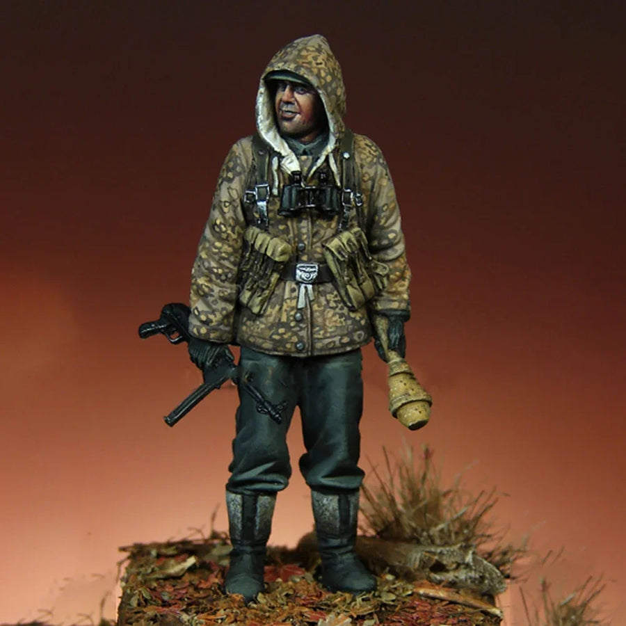WWII German Officer & Fallschirmjäger Paratroopers Set 1/35 Resin Figure Kit - resin model view 4