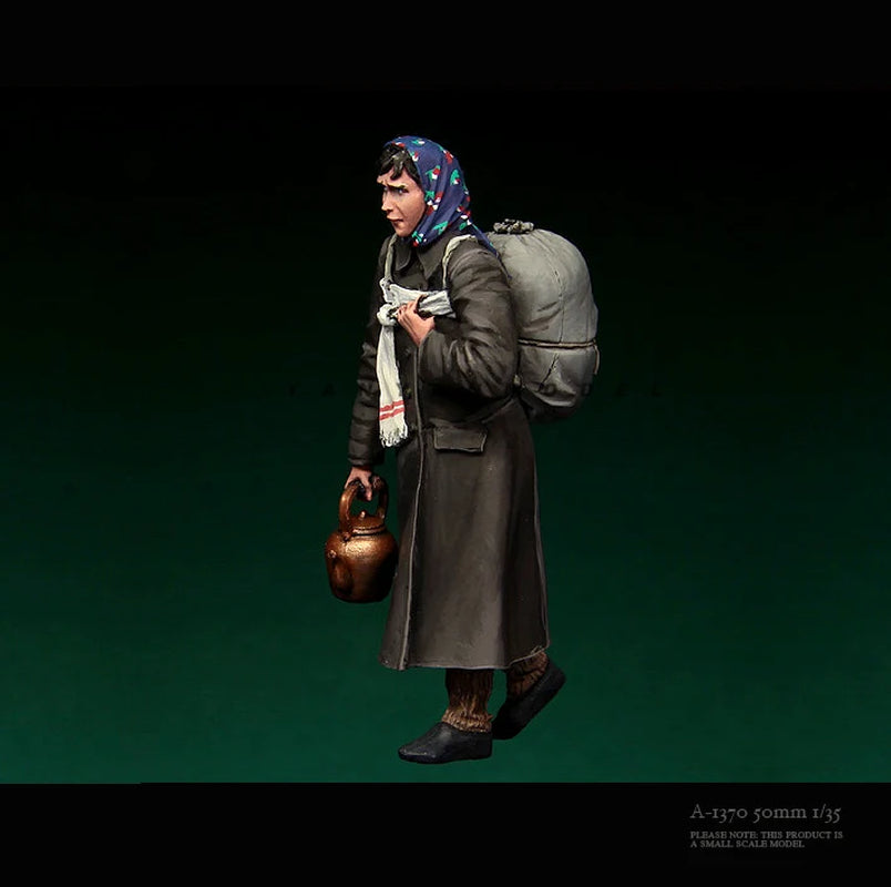 1/35 WWII Soviet Civilian Family (Resin, 3 Figures) - resin model view 5