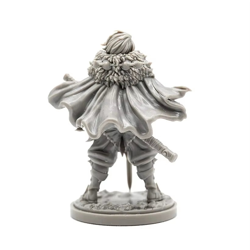 Fantasy Female Warrior with Greatsword Fur-Trimmed Armor 38mm Resin Bust Kit - resin model view 2