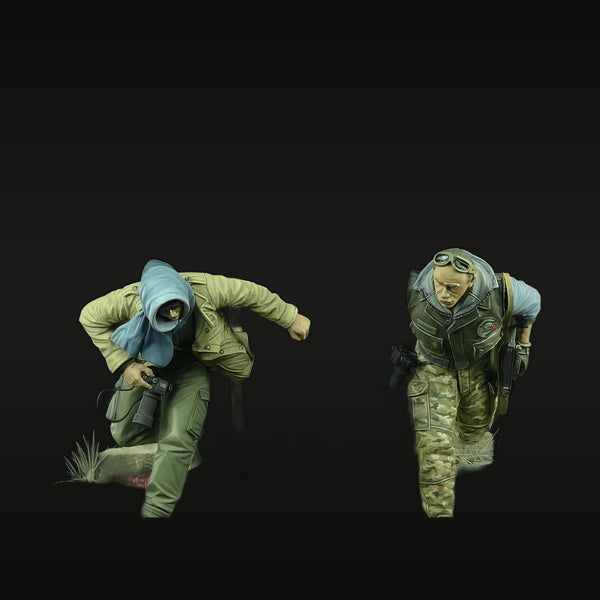 Modern Tactical Operators with Camera & Rifle 1/35 Resin Figure Kit