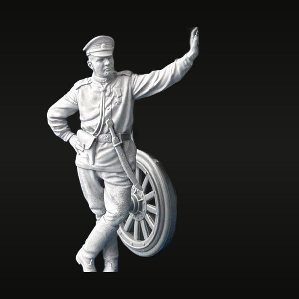 WWI Russian Imperial Soldier Leaning on Artillery Wheel 1/35 Resin Figure Kit